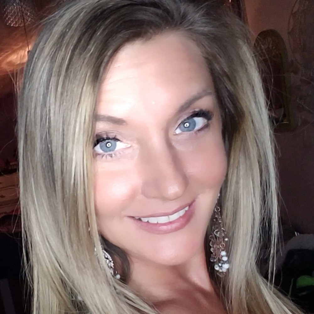 Meet your Posher, Adrienne